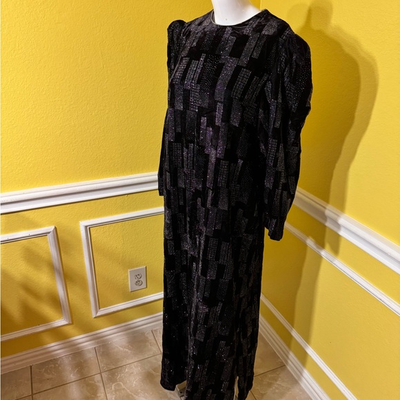 Neiman Marcus Dresses & Skirts - Neiman Marcus Black and Silver Patterned Dress